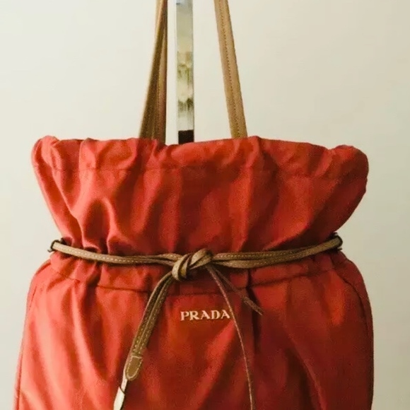 RED PRADA DRAWSTRING HOBO BAG - Picture 3 of 8